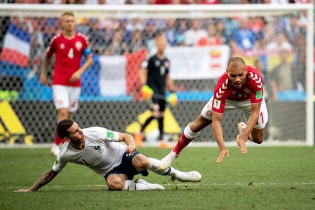 Bilder des Tages - SPORT 180626 Lucas Hernandez of France and Martin Braithwaite of Denmark during the FIFA World Cup WM Weltmeisterschaft Fussball group stage match between Denmark and France on June 26, 2018 in Moscow. Photo: Petter Arvidson BILDBYRAN kod PA 92078 *** 180626 Lucas Hernandez of France and Martin Braithwaite of Denmark during the FIFA World Cup group stage match between Denmark and France on June 26, 2018 in Moscow Photo Petter Arvidson BILDBYRAN Code PA 92078  Copyright: PETTERxARVIDSON BB180626PA102