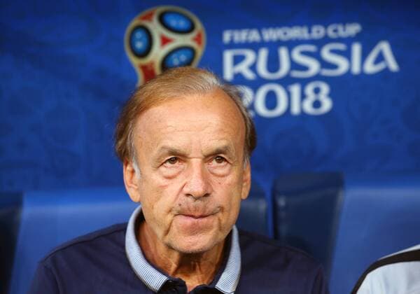 Bilder des Tages - SPORT ST PETERSBURG, RUSSIA â€“ JUNE 26, 2018: Nigeria s head coach Gernot Rohr during a First Stage Group D football match between Nigeria and Argentina at Saint Petersburg Stadium (Krestovsky Stadium) at FIFA World Cup WM Weltmeisterschaft Fussball Russia 2018. Peter Kovalev TASS  TS08684F