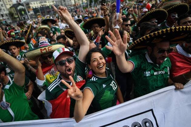 YEKATERINBURG, RUSSIA - JUNE 27, 2018: Supporters of Team Mexico cheer in a street ahead of a 2018 FIFA World Cup WM Weltmeisterschaft Fussball Group F match between Mexico and Sweden. Donat Sorokin TASS  TS086A3B