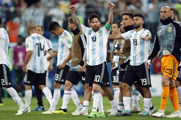 (L-R) Lionel Messi of Argentina, Sergio Aguero of Argentina, goalkeeper Willy Caballero of Argentina during the 2018 FIFA World Cup WM Weltmeisterschaft Fussball Russia group D match between Nigeria and Argentina at the Saint Petersburg Stadium on June 26, 2018 in Saint Petersburg, Russia FIFA World Cup 2018 Russia 2017 2018 xVIxVIxImagesx xMauricexvanxSteenxWKxIVx 11323698