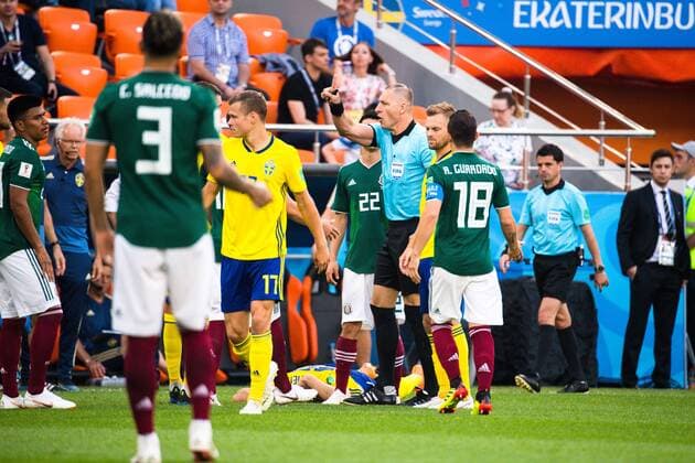 180627 Ola Toivonen of Sweden in pain during the FIFA World Cup group stage match between Mexico and Sweden on June 27, 2018 in Ekaterinburg Photo Petter Arvidson BILDBYRAN Code PA 87737  Copyright: PETTERxARVIDSON BB180627PA040