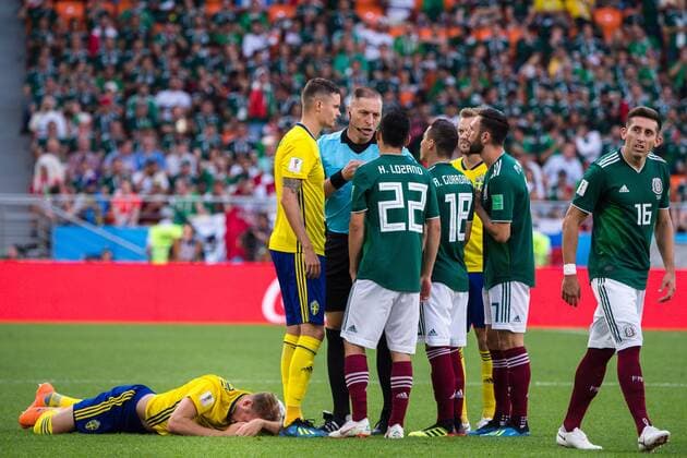 180627 Ola Toivonen of Sweden in pain during the FIFA World Cup group stage match between Mexico and Sweden on June 27, 2018 in Ekaterinburg Photo Joel Marklund BILDBYRAN Code JM 87737  Copyright: JOELxMARKLUND BB180627JM044