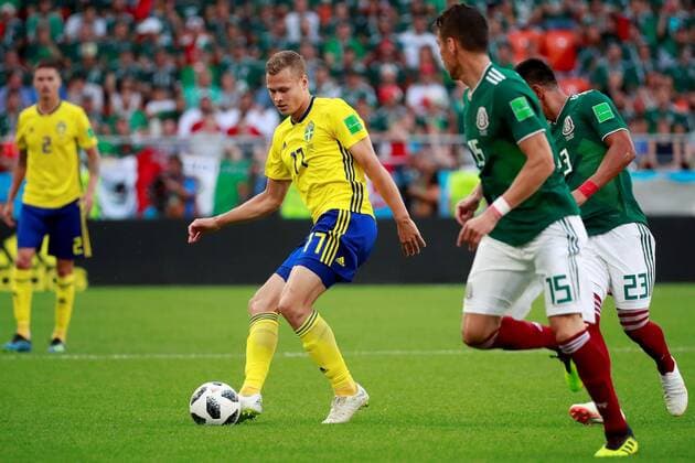 Swedish midfielder Victor Claesson controls the ball during the FIFA World Cup WM Weltmeisterschaft Fussball 2018 Group F soccer match between Mexico and Sweden, in Ekaterinburg, Russia, 27 June 2018. MEXICO VS. SWEDEN !ACHTUNG: NUR REDAKTIONELLE NUTZUNG!  Copyright: xJosexMendezx FWC42-69 20180627-636657133355589871