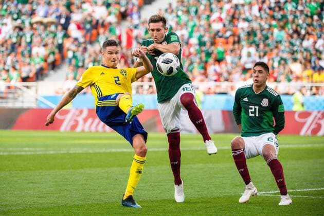 180627 Mikael Lustig of Sweden against Jonathan Dos Santos or Mexico during the FIFA World Cup group stage match between Mexico and Sweden on June 27, 2018 in Ekaterinburg Photo Joel Marklund BILDBYR N Code JM 87737  Copyright: JOELxMARKLUND BB180627JM059