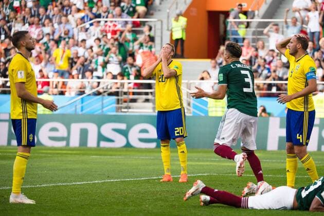 180627 Ola Toivonen of Sweden looks dejected during the FIFA World Cup group stage match between Mexico and Sweden on June 27, 2018 in Ekaterinburg Photo Joel Marklund BILDBYR N Code JM 87737  Copyright: JOELxMARKLUND BB180627JM061