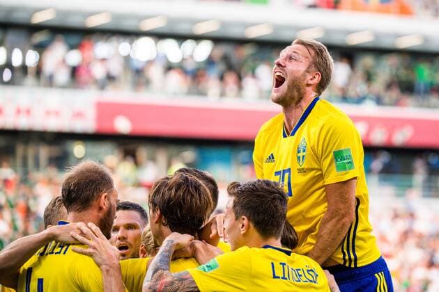 180627 Ola Toivonen celebrates with Andreas Granqvist of Sweden after the 0 2 goal during the FIFA World Cup group stage match between Mexico and Sweden on June 27, 2018 in Ekaterinburg Photo Joel Marklund BILDBYRAN Code JM 87737  Copyright: JOELxMARKLUND BB180627JM082