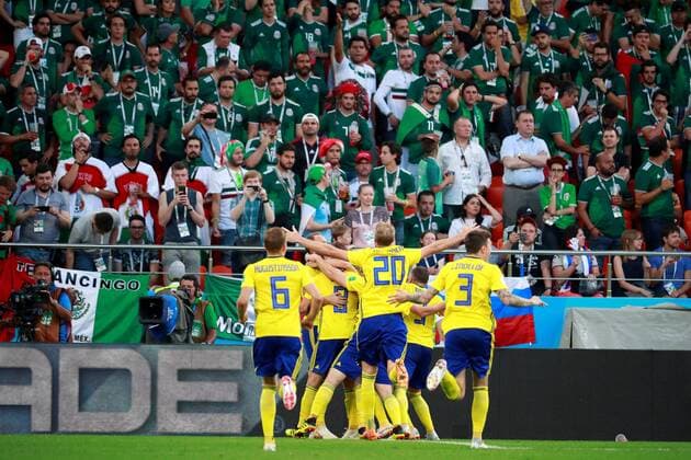 Swedish players celebrate their teammate Swedish defender Andreas Granqvist s goal during the FIFA World Cup WM Weltmeisterschaft Fussball 2018 Group F soccer match between Mexico and Sweden, in Ekaterinburg, Russia, 27 June 2018. MEXICO VS. SWEDEN !ACHTUNG: NUR REDAKTIONELLE NUTZUNG!  Copyright: xJosexMendezx FWC42-128 20180627-636657175475863750