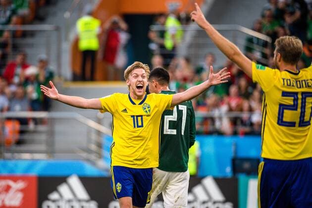 180627 Emil Forsberg and Ola Toivonen of Sweden celebrates the 0 3 goal during the FIFA World Cup group stage match between Mexico and Sweden on June 27, 2018 in Ekaterinburg Photo Petter Arvidson BILDBYR N Code PA 87737  Copyright: PETTERxARVIDSON BB180627PA111