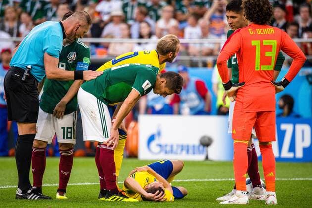 180627 Marcus Berg of Sweden in pain during the FIFA World Cup group stage match between Mexico and Sweden on June 27, 2018 in Ekaterinburg Photo Petter Arvidson BILDBYR N Code PA 87737  Copyright: PETTERxARVIDSON BB180627PA114
