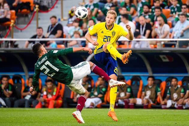 180627 Edson Alvarez of Mexico and Ola Toivonen of Sweden during the FIFA World Cup group stage match between Mexico and Sweden on June 27, 2018 in Ekaterinburg Photo Petter Arvidson BILDBYR N Code PA 87737  Copyright: PETTERxARVIDSON BB180627PA120