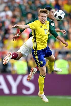 YEKATERINBURG, RUSSIA - JUNE 27, 2018: Sweden s Emil Forsberg (L) and Mexico s Edson Alvarez fight for the ball in their 2018 FIFA World Cup WM Weltmeisterschaft Fussball First Stage Group F football match at Ekaterinburg Arena Stadium. Donat Sorokin TASS  TS086B29