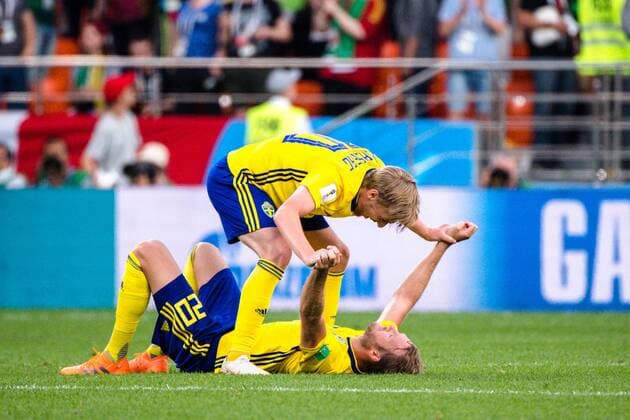 180627 Emil Forsberg and Ola Toivonen of Sweden celebrates after the FIFA World Cup group stage match between Mexico and Sweden on June 27, 2018 in Ekaterinburg Photo Joel Marklund BILDBYR N Code JM 87737  Copyright: JOELxMARKLUND BB180627JM108