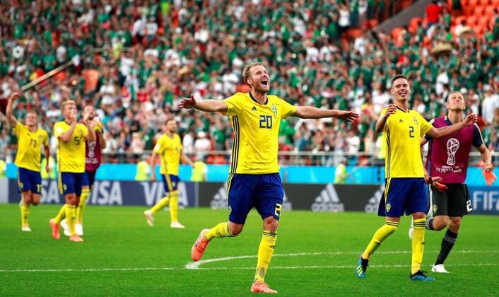 Swedish forward Ola Toivonen (C) celebrates at the end of the FIFA World Cup WM Weltmeisterschaft Fussball 2018 Group F soccer match between Mexico and Sweden, in Ekaterinburg, Russia, 27 June 2018. MEXICO VS. SWEDEN !ACHTUNG: NUR REDAKTIONELLE NUTZUNG!  Copyright: xJosexMendezx FWC42-157 20180627-636657194041824553
