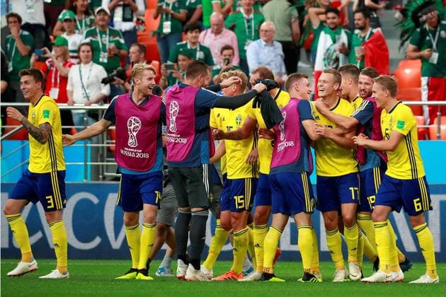 Swedish players celebrate at the end of the FIFA World Cup WM Weltmeisterschaft Fussball 2018 Group F soccer match between Mexico and Sweden, in Ekaterinburg, Russia, 27 June 2018. MEXICO VS. SWEDEN !ACHTUNG: NUR REDAKTIONELLE NUTZUNG!  Copyright: xJosexMendezx FWC42-165 20180627-636657196369337395