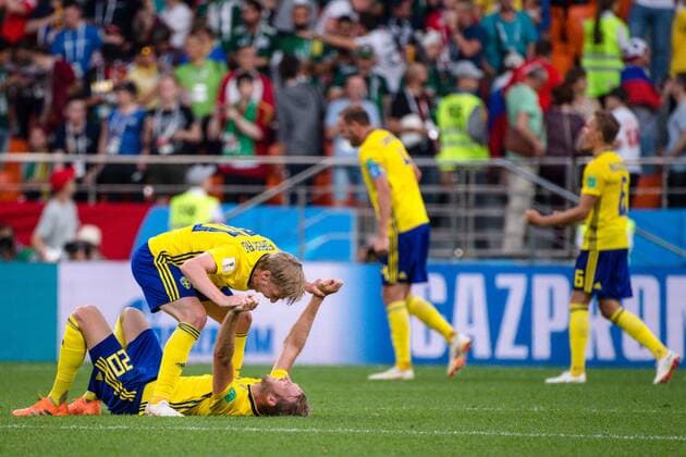 180627 Emil Forsberg and Ola Toivonen of Sweden celebrates after the FIFA World Cup group stage match between Mexico and Sweden on June 27, 2018 in Ekaterinburg Photo Joel Marklund BILDBYR N Code JM 87737  Copyright: JOELxMARKLUND BB180627JM125