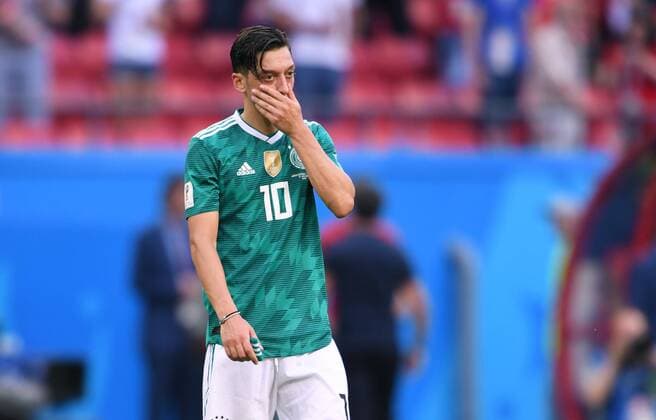 FUSSBALL WM 2018 Vorrunde Gruppe F ------- Suedkorea - Deutschland 27.06.2018 Mesut Oezil (Deutschland) ist nach dem Abpfiff enttaeuscht *** FIFA World Cup 2018 Preliminary Round Group F South Korea Germany 27 06 2018 Mesut Oezil Germany is disappointed after the final whistle 