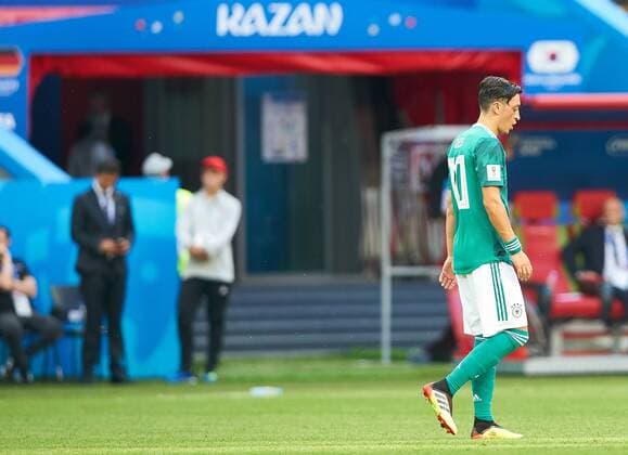 Germany - South Korea, Soccer, Kazan, June 27, 2018 Mesut OEZIL, DFB 10 sad, disappointed, angry, Emotions, disappointment, frustration, frustrated, sadness, desperate, despair, GERMANY - KOREA REPUBLIC 0-2 FIFA World Cup WM Weltmeisterschaft Fussball 2018 RUSSIA, Group F, Season 2018 2019, June 27, 2018 Stadium K a z a n - A r e n a in Kazan, Russia. Photo: MAGICS Peter Schatz