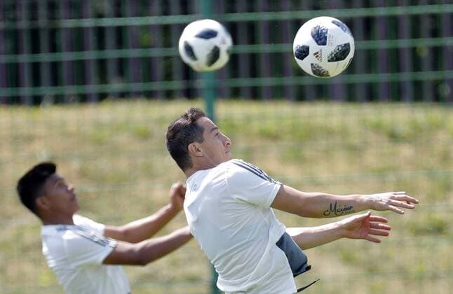 Mexican National soccer team player Andres Guardado during a training session in Moscow, Russia, 29 June 2018. Mexico will face Brazil in a Russia 2018 World Cup round of 16 match on 02 July. Mexico training !ACHTUNG: NUR REDAKTIONELLE NUTZUNG!  Copyright: xLavandeiraxJrx MUN499 20180629-636658727768119012