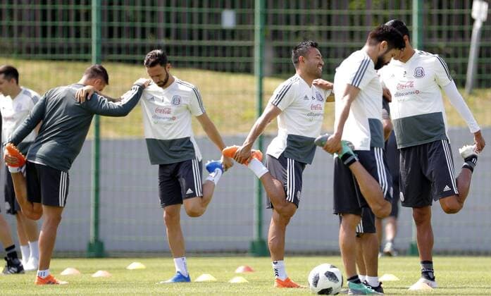Mexican National soccer team players during a training session in Moscow, Russia, 29 June 2018. Mexico will face Brazil in a Russia 2018 World Cup round of 16 match on 02 July. Mexico training !ACHTUNG: NUR REDAKTIONELLE NUTZUNG!  Copyright: xLavandeiraxJrx MUN504 20180629-636658728387671598