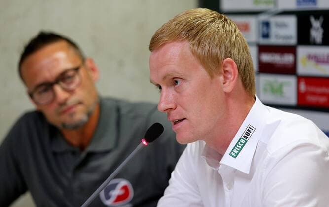 BAU 29 06 2018 Göppingen Handball Frisch On Göppingen PK Hartmut Mayerhoffer is introduced as coach right Christian Schöne Sporting director behind moderator Holger Laser