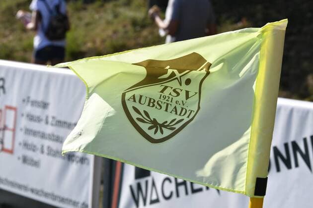 29.06.2018 - Fussball - Saison 2018 2019 - Testspiel Freundschaftsspiel: TSV Aubstadt - SpVgg Greuther Fürth - - Feature Impression Symbolbild Symbolfoto - Fahne Eckfahne TSV Aubstadt Wappen Logo Emblem *** 29 06 2018 Football Season 2018 2019 Friendly Match TSV Aubstadt SpVgg Greuther Fürth Feature Impression Symbolbild Symbolfoto Flagge Eckfahne TSV Aubstadt Wappen Logo Emblem