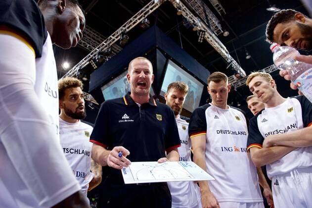 Basketball Braunschweig 29.06.2018 DBB Nationalmannschaft Länderspiel WM Qualifikation FIBA Europe Deutschland (GER) - Österreich (AUT) Henrik Rödl (Deutschland, Bundestrainer) Roll Roedl Dennis Schröder Schroeder (Deutschland, No.17) Schröder Joshiko Saibou (Deutschland, No.01) Danilo Barthel (Deutschland, No.22) Johannes Voigtmann (Deutschland, No.07) Nils Giffey (Deutschland, No.05) *** Basketball Braunschweig 29 06 2018 DBB National Team International Friendlies World Cup Qualification FIBA u200b u200bEurope Germany GER Austria AUT Henrik Rödl Germany National Team Roll Roedl Dennis Schröder Schroeder Germany No 17 Schöder Joshiko Saibou Germany No 01 Danilo Barthel Germany No 22 Johannes Voigtmann Germany No 07 Nils Giffey Germany No 05