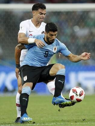 WM 2018, Uruguay - Portugal (l-r) Pepe of Portugal, Luis Suarez of Uruguay during the 2018 FIFA World Cup WM Weltmeisterschaft Fussball Russia round of 16 match between Uruguay and at the Fisht Stadium on June 30, 2018 in Sochi, Russia FIFA World Cup 2018 Russia 2017 2018 xVIxVIxImagesx xMauricexvanxSteenxWKxIVx 11352649