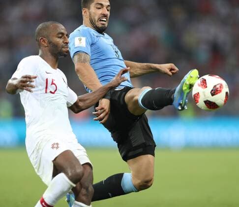 WM 2018, Uruguay - Portugal (180630) -- SOCHI, June 30, 2018 -- Ricardo Pereira (L) of Portugal vies with Luis Suarez of Uruguay during the 2018 FIFA World Cup WM Weltmeisterschaft Fussball round of 16 match between Uruguay and Portugal in Sochi, Russia, June 30, 2018. Uruguay won 2-1 and advanced to the quarter-final. ) (SP)RUSSIA-SOCHI-2018 WORLD CUP-ROUND OF 16-URUGUAY VS PORTUGAL FeixMaohua 