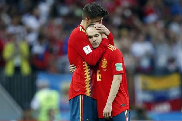 Sport Themen der Woche KW26 Sport - Bilder des Tages Gerard Pique of Spain, Andres Iniesta of Spain during the 2018 FIFA World Cup WM Weltmeisterschaft Fussball Russia round of 16 match between Spain and Russia at the Luzhniki Stadium on July 01, 2018 in Moscow, Russia FIFA World Cup 2018 Russia 2017 2018 xVIxVIxImagesx xMauricexvanxSteenxWKxIVx 11363442