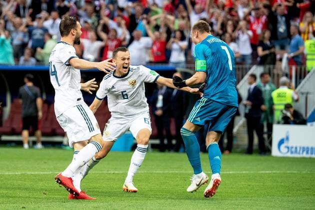 180701 Russia celebrates with his teammates after the penalty shoot-out during the FIFA World Cup WM Weltmeisterschaft Fussball round of 16 match between Spain and Russia on July 1, 2018 in Moscow. Photo: Petter Arvidson BILDBYRAN kod PA 92080 *** 180701 Russia celebrates with his teammates after the penalty shootout during the FIFA World Cup round of 16 match between Spain and Russia on July 1, 2018 in Moscow Photo Petter Arvidson BILDBYRAN Code PA 92080  Copyright: PETTERxARVIDSON BB180701PA142