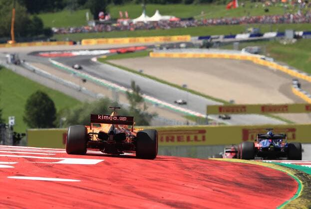 1st July 2018, Red Bull Ring, Spielberg, Austria; Austrian Formula One Grand Prix, Sunday race day; McLaren, Fernando Alonso up over the curbing  ActionPlus12043255 Octane