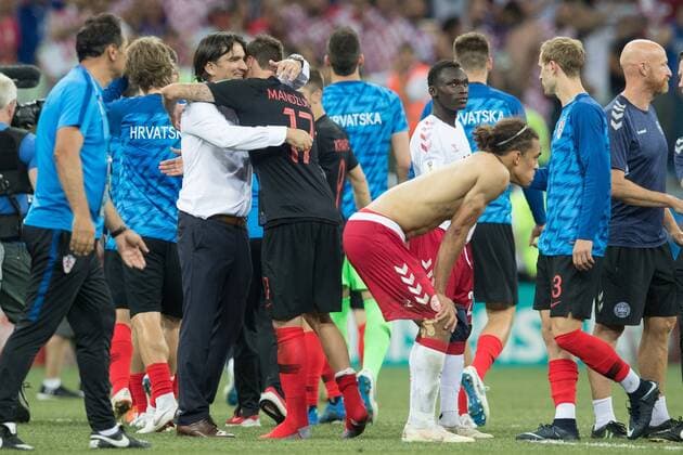 01.07.2018, Nizny Nowogrod, pilka nozna, mistrzostwa swiata, Chorwacja - Dania, N z Trener Zlatko Dalic, Mario Mandzukic (CRO), Yussuf Yurary Poulsen (DEN), fot. Tomasz Jastrzebowski Foto Olimpik ----- 01.07.2018, Nizhny Novgorod, football, FIFA World Cup WM Weltmeisterschaft Fussball 2018, Croatia - Denmark, In the picture: Trener Zlatko Dalic, Mario Mandzukic (CRO), Yussuf Yurary Poulsen (DEN) fot. Tomasz Jastrzebowski Foto Olimpik NEWSPIX.PL --- Newspix.pl FRANCE OUT! 20180701toja9295