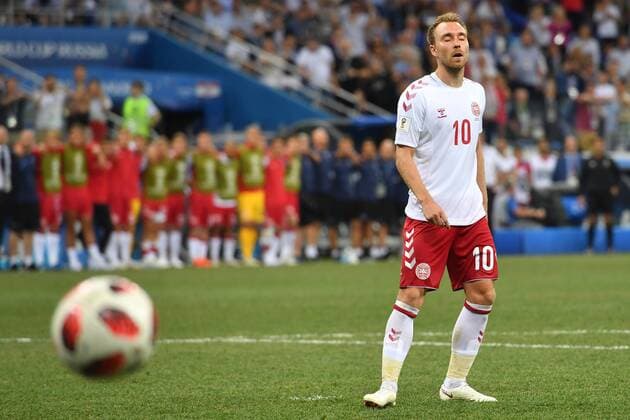 Christian ERIKSEN The disappointment Frustration disappointed Frustrated Dejected after missing a penalty Penalty kick looks behind the ball Action Single action Single shot Full-length whole score Croatia CRO Denmark DEN 4 3 e E Round of 16 Round of 16 Match 52 on 01 07 2018 in Nizhny Novgorod Nizhny Novgorod Stadium Soccer World Cup 2018 in Russia from 14 06 15 07 2018