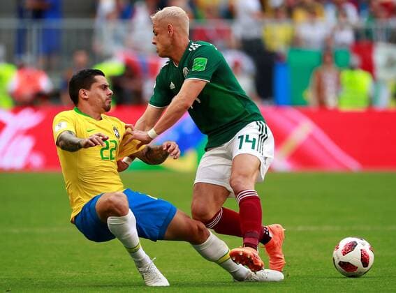 Mexican forward Javier Hernandez and Brazilian defender Fagner during the FIFA World Cup WM Weltmeisterschaft Fussball 2018 round of 16 soccer match between Brazil and Mexico, at Samara Arena in Samara, Russia, 2 July 2018. BRAZIL VS. MEXICO !ACHTUNG: NUR REDAKTIONELLE NUTZUNG!  Copyright: xJosexMendezx FWC53-66 20180702-636661444218263856