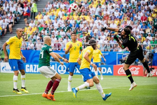 180702 Miranda of Brazil Javier Hernandez of Mexico and goalkeeper Alisson of Brazil during the FIFA World Cup round of 16 match between Brazil and Mexico on July 2, 2018 in Samara Photo Petter Arvidson BILDBYRAN Code PA 92081  Copyright: PETTERxARVIDSON BB180702PA038