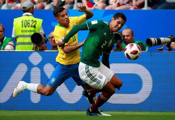 Brazilian midfielder Phillipe Coutinho (L) and Mexican defender Hugo Ayala during the FIFA World Cup WM Weltmeisterschaft Fussball 2018 round of 16 soccer match between Brazil and Mexico, at Samara Arena in Samara, Russia, 2 July 2018. BRAZIL VS. MEXICO !ACHTUNG: NUR REDAKTIONELLE NUTZUNG!  Copyright: xJosexMendezx FWC53-72 20180702-636661445067331839