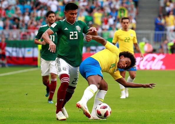 Mexican forward Jesus Gallardo (L) and Brazilian forward Willian, during the FIFA World Cup WM Weltmeisterschaft Fussball 2018 round of 16 soccer match between Brazil and Mexico, at Samara Arena in Samara, Russia, 2 July 2018. BRAZIL VS. MEXICO !ACHTUNG: NUR REDAKTIONELLE NUTZUNG!  Copyright: xJosexMendezx FWC53-71 20180702-636661446451192072