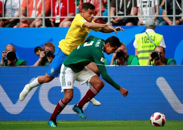 Brazilian midfielder Phillipe Coutinho (L) and Mexican defender Hugo Ayala during the FIFA World Cup WM Weltmeisterschaft Fussball 2018 round of 16 soccer match between Brazil and Mexico, at Samara Arena in Samara, Russia, 2 July 2018. BRAZIL VS. MEXICO !ACHTUNG: NUR REDAKTIONELLE NUTZUNG!  Copyright: xJosexMendezx FWC53-75 20180702-636661446511659520