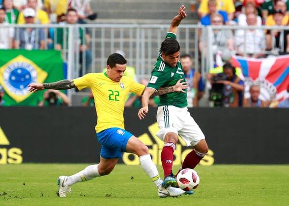 Brazilian defender Fagner and Mexican forward Vela (R) during the FIFA World Cup WM Weltmeisterschaft Fussball 2018 round of 16 soccer match between Brazil and Mexico, at Samara Arena in Samara, Russia, 2 July 2018. BRAZIL VS. MEXICO !ACHTUNG: NUR REDAKTIONELLE NUTZUNG!  Copyright: xJosexMendezx FWC53-83 20180702-636661447979765755