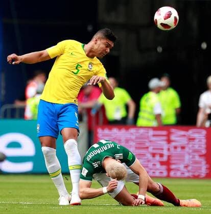 Mexican forward Javier Hernandez (R) and Brazilian midfielder Casemiro during the FIFA World Cup WM Weltmeisterschaft Fussball 2018 round of 16 soccer match between Brazil and Mexico, at Samara Arena in Samara, Russia, 2 July 2018. BRAZIL VS. MEXICO !ACHTUNG: NUR REDAKTIONELLE NUTZUNG!  Copyright: xJosexMendezx FWC53-84 20180702-636661448681017925