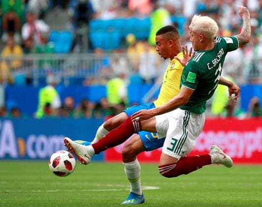 Mexican defender Carlos Salcedo (R) and Brazilian forward Gabriel Jesus during the FIFA World Cup WM Weltmeisterschaft Fussball 2018 round of 16 soccer match between Brazil and Mexico, at Samara Arena in Samara, Russia, 2 July 2018. BRAZIL VS. MEXICO !ACHTUNG: NUR REDAKTIONELLE NUTZUNG!  Copyright: xJosexMendezx FWC53-107 20180702-636661454890308913