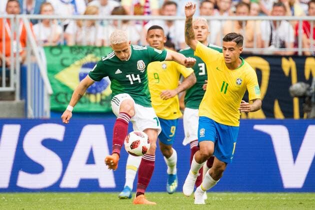 180702 Javier Hernandez of Mexico and Philippe Coutinho or Brazil during the FIFA World Cup round of 16 match between Brazil and Mexico on July 2, 2018 in Samara Photo Petter Arvidson BILDBYRAN Code PA 92081  Copyright: PETTERxARVIDSON BB180702PA054
