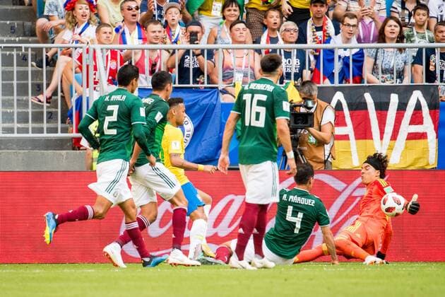 180702 Goalkeeper Guillermo Ochoa of Mexico saves a chance by Neymar of Brazil during the FIFA World Cup round of 16 match between Brazil and Mexico on July 2, 2018 in Samara Photo Petter Arvidson BILDBYRAN Code PA 92081  Copyright: PETTERxARVIDSON BB180702PA065