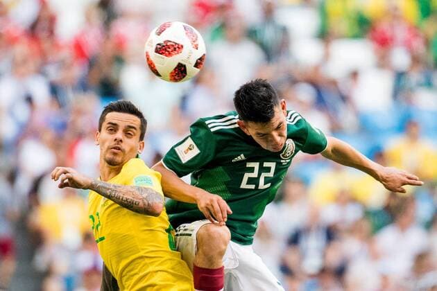 180702 Fagner of Brazil and Hirving Lozano of Mexico during the FIFA World Cup round of 16 match between Brazil and Mexico on July 2, 2018 in Samara Photo Petter Arvidson BILDBYRAN Code PA 92081  Copyright: PETTERxARVIDSON BB180702PA081