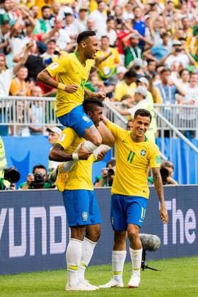 180702 Neymar of Brazil celebrates the 1 0 goal with his teammates during the FIFA World Cup round of 16 match between Brazil and Mexico on July 2, 2018 in Samara Photo Petter Arvidson BILDBYRAN Code PA 92081  Copyright: PETTERxARVIDSON BB180702PA085