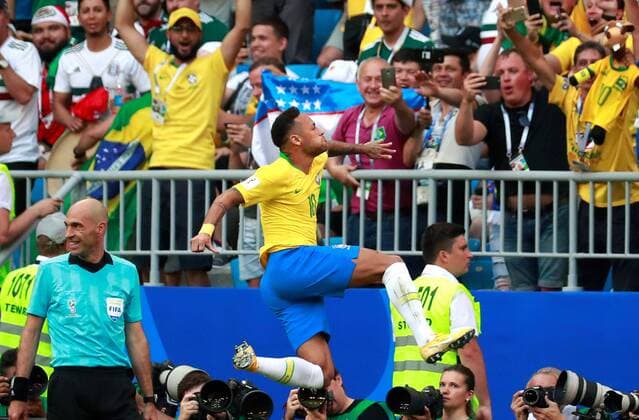 Brazilian forward Neymar (C) celebrates after scoring during the FIFA World Cup WM Weltmeisterschaft Fussball 2018 round of 16 soccer match between Brazil and Mexico, at Samara Arena in Samara, Russia, 2 July 2018. BRAZIL VS. MEXICO !ACHTUNG: NUR REDAKTIONELLE NUTZUNG!  Copyright: xJosexMendezx FWC53-185 20180702-636661486102352333