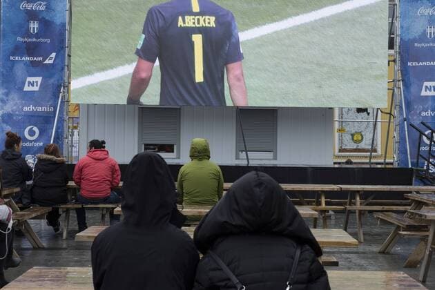 Only a handful of football fans are watching the knockout round of Mexico in the run-off against Brazil at the FIFA World Cup on Ingólfstorg in Reykjavík FIFA World Cup 2018 Public Viewing in Reykjavík