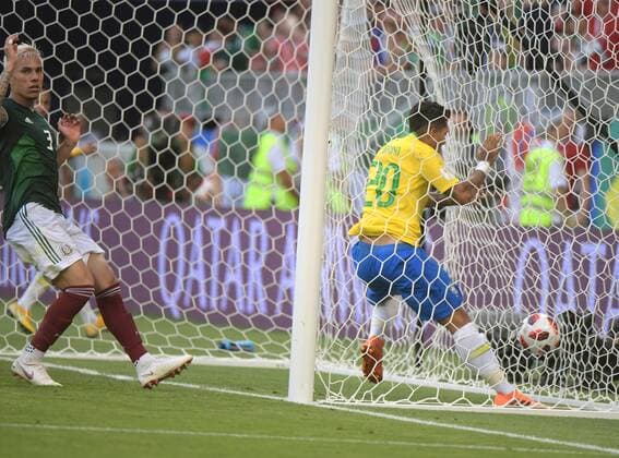 WW 2018 in Russia Round of 16 Brazil Mexico Goal 2 0 by Firminho left Carlos Salcedo is served HM
