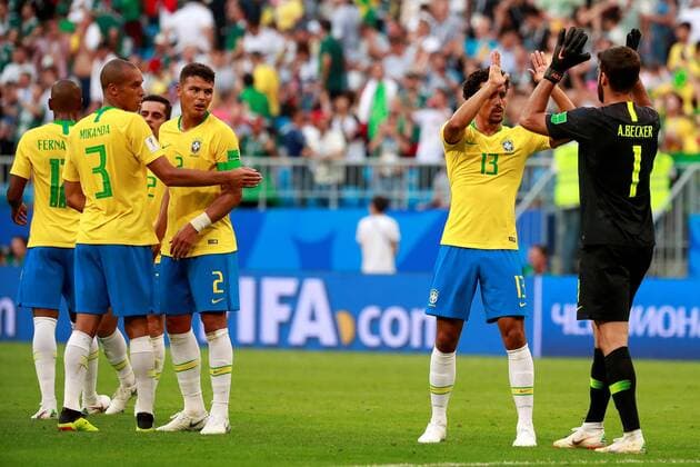 Brazilian players at the end of the FIFA World Cup WM Weltmeisterschaft Fussball 2018 round of 16 soccer match between Brazil and Mexico, at Samara Arena in Samara, Russia, 2 July 2018. BRAZIL VS. MEXICO !ACHTUNG: NUR REDAKTIONELLE NUTZUNG!  Copyright: xJosexMendezx FWC53-287 20180702-636661516362110083