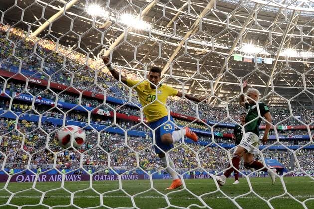 Brazilian forward Firmino (L) scores during the FIFA World Cup WM Weltmeisterschaft Fussball 2018 round of 16 soccer match between Brazil and Mexico, at Samara Arena in Samara, Russia, 2 July 2018. BRAZIL VS. MEXICO !ACHTUNG: NUR REDAKTIONELLE NUTZUNG!  Copyright: xSebastiaoxMoreirax FWC53-301 20180702-636661517745867966